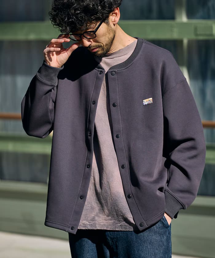 チャコールグレー