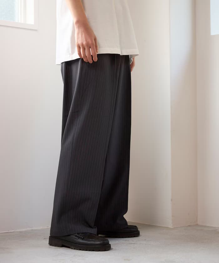 寬版直筒打褶斜紋褲子