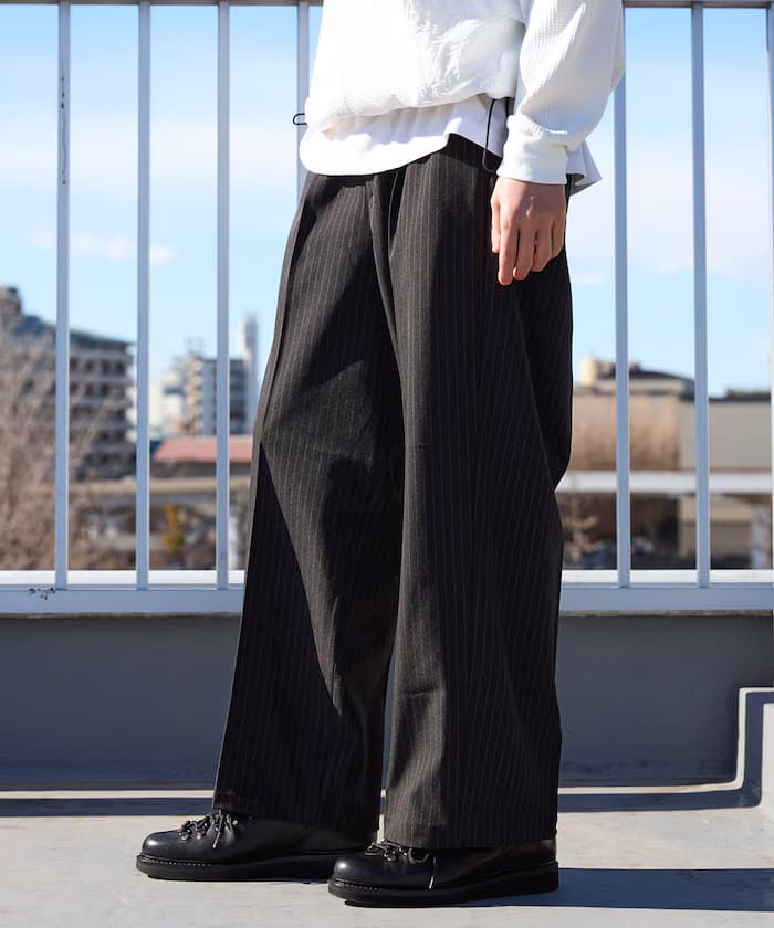 寬版直筒打褶斜紋褲子