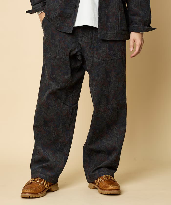 寬版直筒シルエット 総圖案印花 ライト燈芯絨 鬆緊褲子 【セットアップ対応】