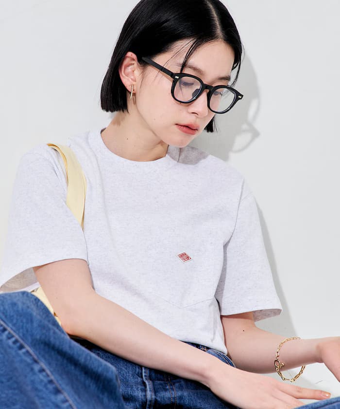 ライトグレー