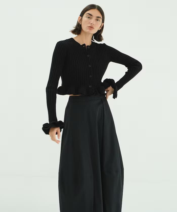 W FACE SHORT FRILLED KNIT TOPS