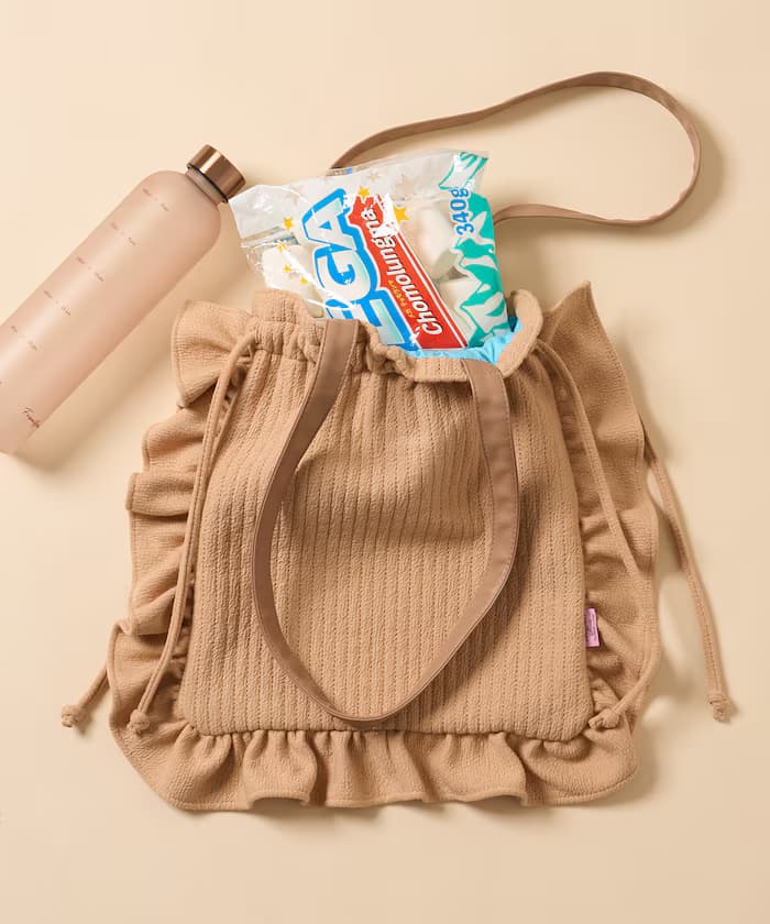 【5月25日12:00販売開始】【Beach & Festival】聯名限定 蓬鬆荷葉邊 厚棉巾著包