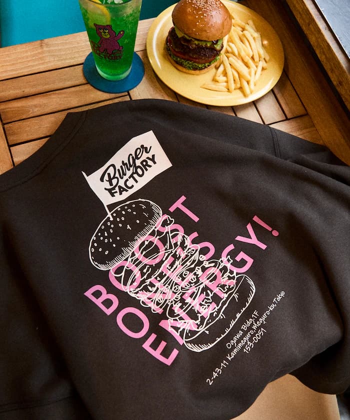 Burger Factory×FREAK'S STORE/バーガーファクトリー 別注 寬版後背印花圓領衛衣 【限定展開】