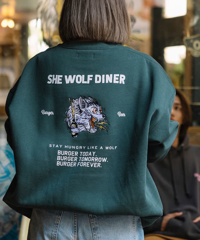 SHE WOLF DINER×FREAK'S STORE聯名 寬版後背刺繡圓領衛衣WOLF 【限定展開】