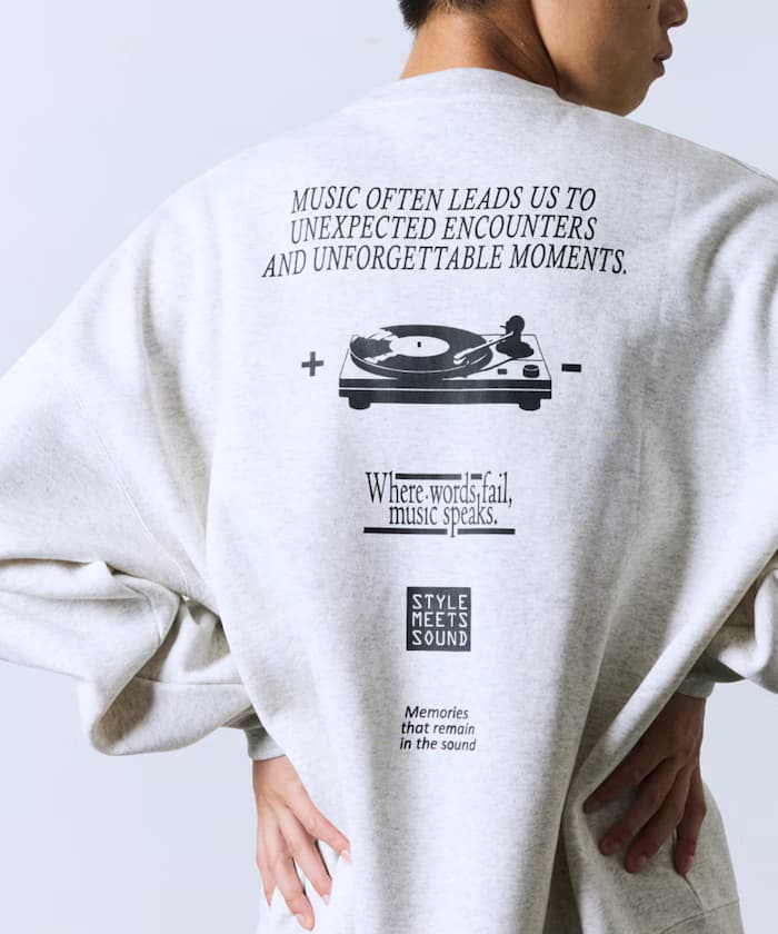 寬版後背印花圓領衛衣 / STYLE MEETS SOUND 【限定展開】