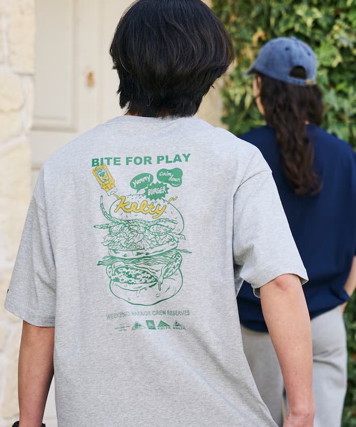 KELTY×FREAK'S STORE/ケルティ 別注 寬版漢堡標誌後背印花圓領T恤 【限定展開】