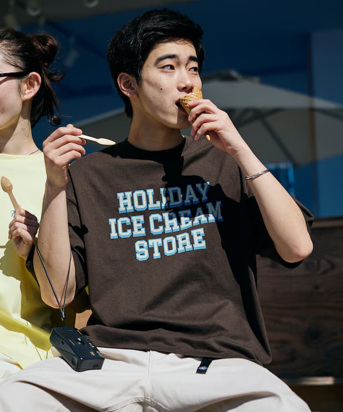HOLIDAY ICECREAM×FREAK'S STORE 別注寬版學院印花圓領T恤【限定展開】