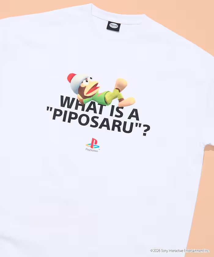 寬版圓領印花T恤/PlayStation サルゲッチュ/WHAT IS A PIPOSARU 【限定展開】