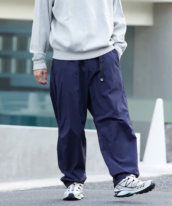 ネイビー