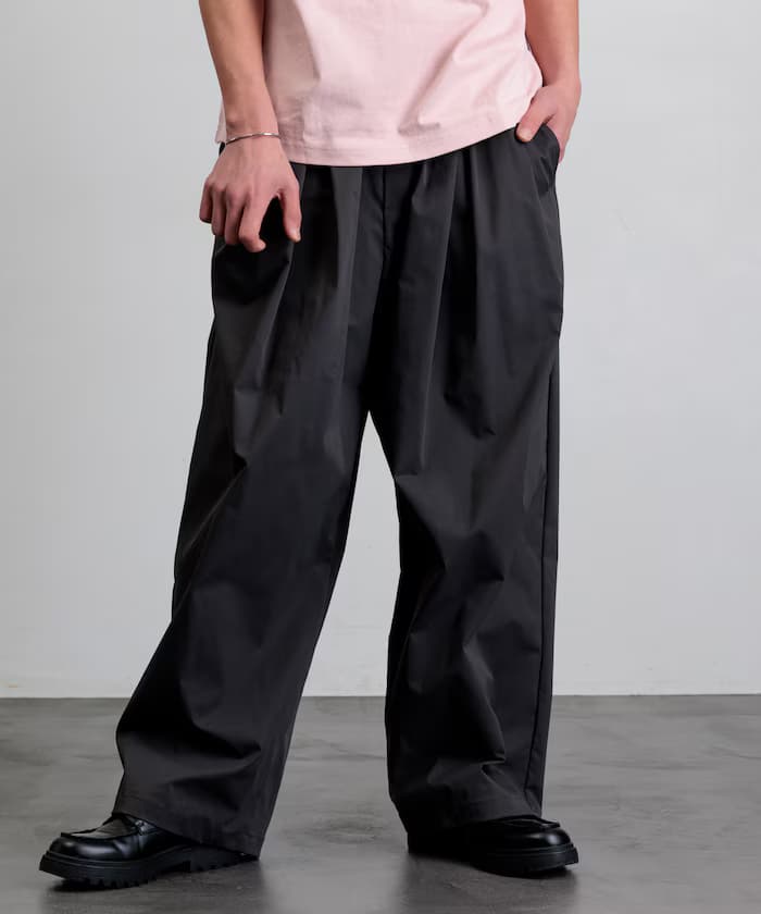 チャコールグレー