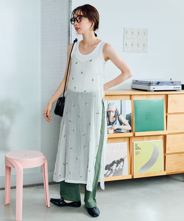 透視小花刺繡細肩帶連身裙【限定展開】