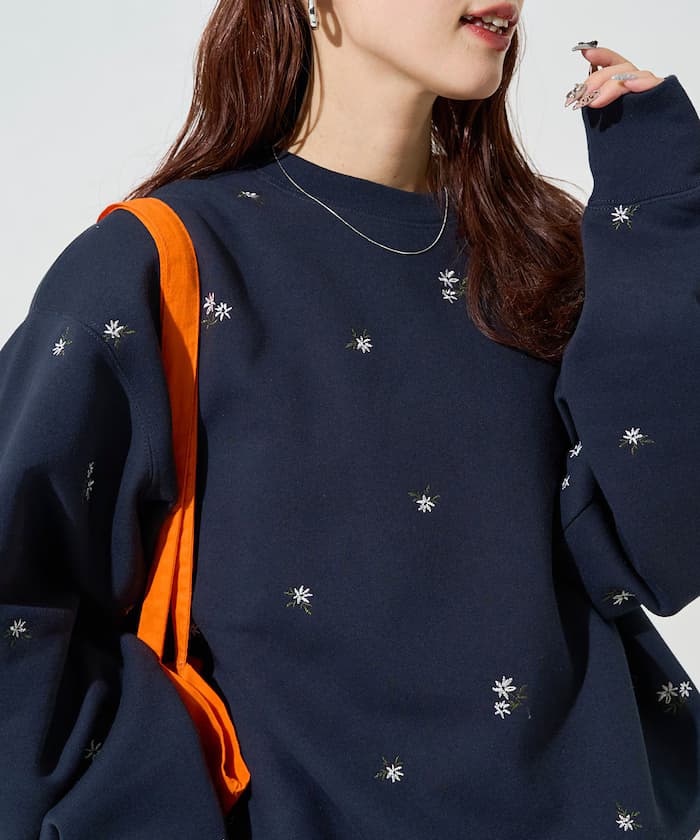 小花刺繍裏起毛衛衣套頭衫【限定展開】