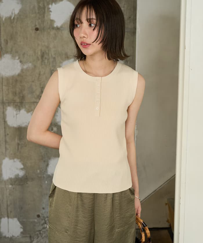 ＜接觸冷感＞酷涼觸感亨利領無袖針織衫上衣【限定展開】