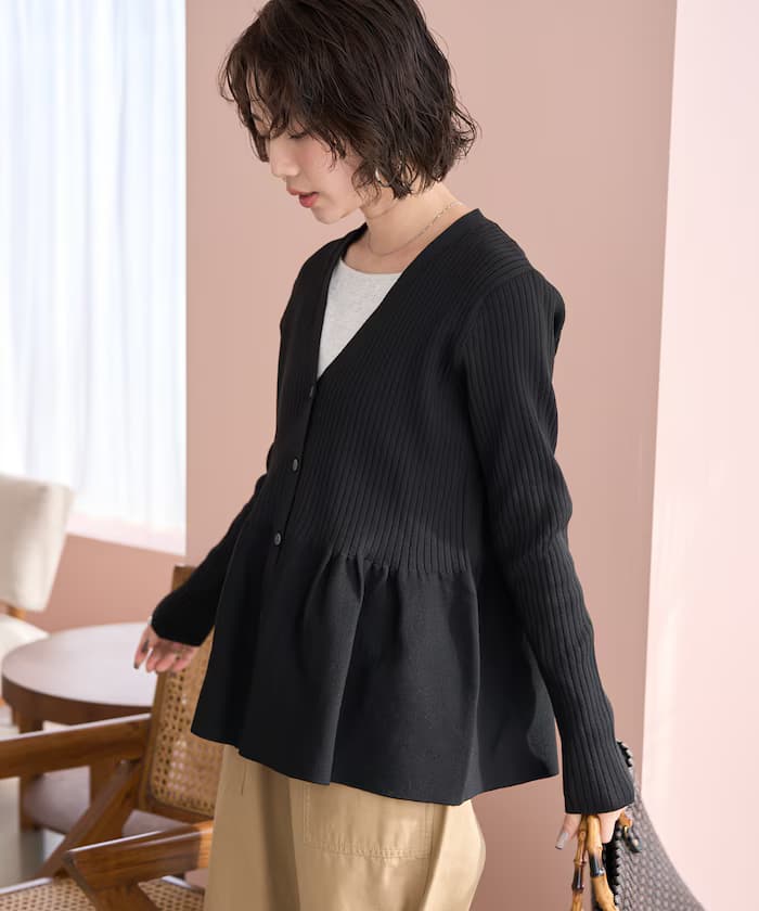 荷葉邊V領鈕扣針織開衫【限定展開】