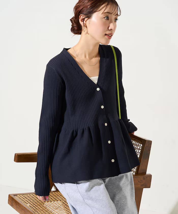 荷葉邊V領鈕扣針織開衫【限定展開】