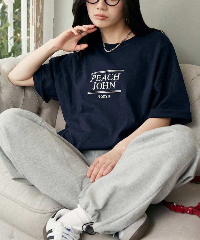 【4月10日10時發售】PEACH JOHN 聯名限定 正面LOGO刺繡 短袖T恤