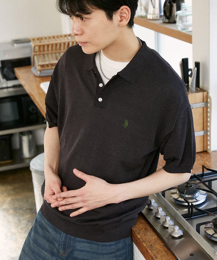 チャコールグレー