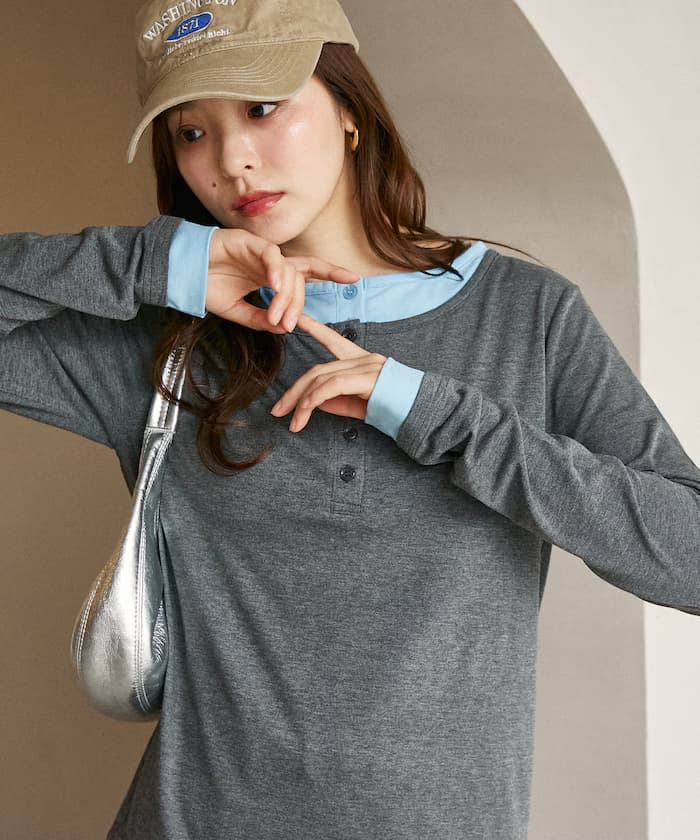 チャコールグレー