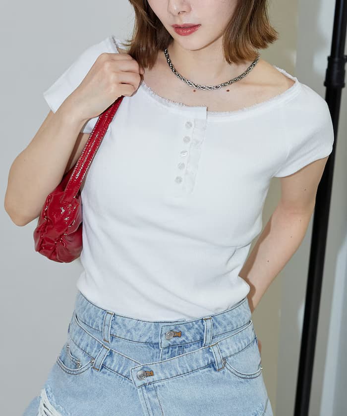 領部蕾絲拼接亨利領肋織T恤