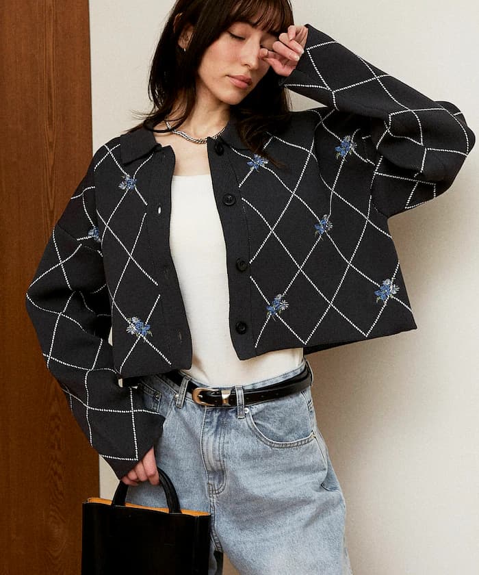 線畫菱形&花卉刺繡短版針織開衫 限定展開