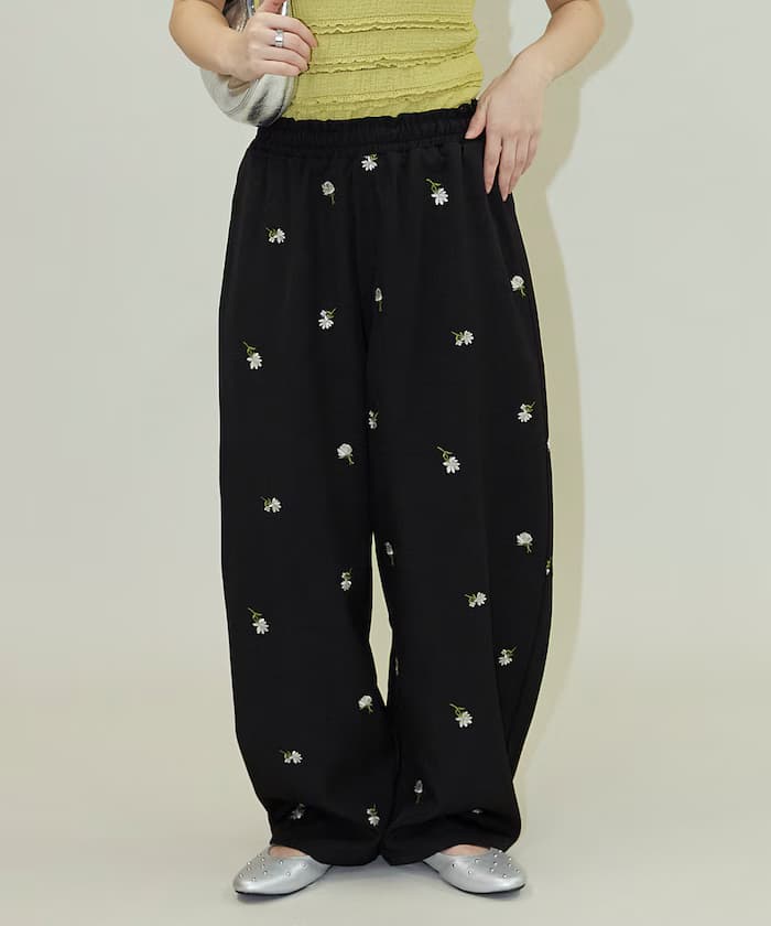 小花刺繍繭型鬆緩褲子 限定展開