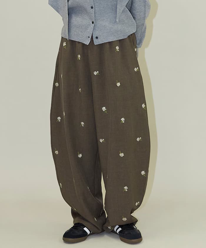 小花刺繍繭型鬆緩褲子 限定展開