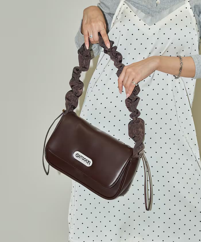 別注皺褶提把中綿仿皮革包包限定展開