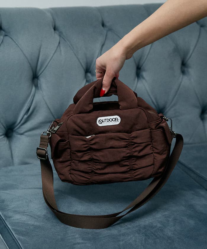 ＜有別注色＞ 褶皺設計側背包 限定展開