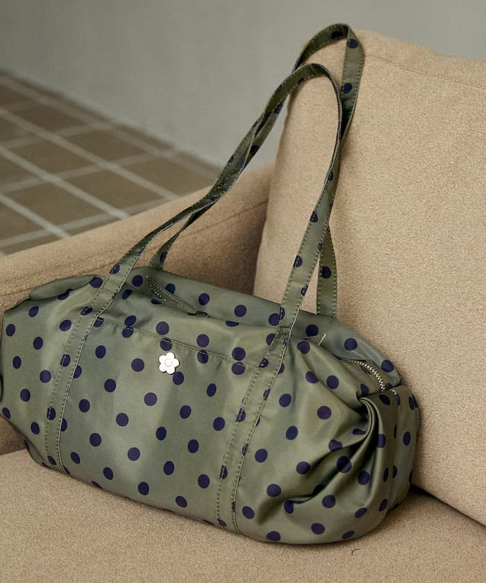 LOGO刺繡皺褶波士頓包包限定展開