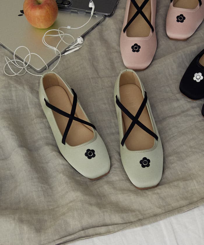 刺繡緞面芭蕾舞鞋 限定展開