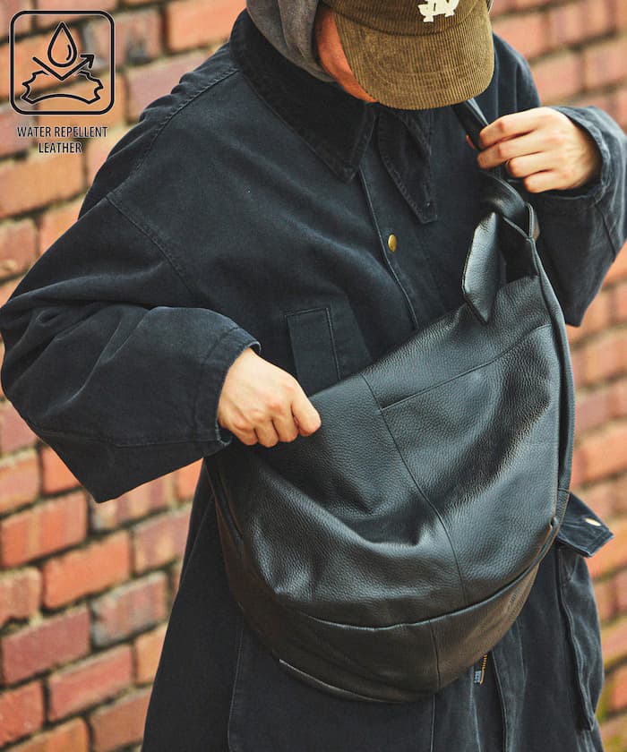 皮革香蕉大肩背郵差包 牛革 撥水皮革