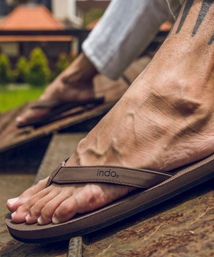 ESSENTIALS 回收輪胎人字拖