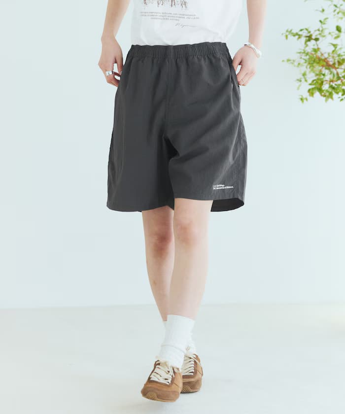 基本款 LOGO 尼龍 寬管短褲