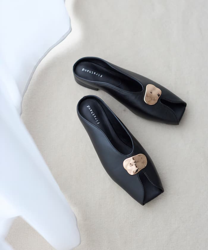 金屬飾板露趾穆勒鞋