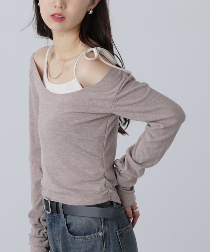 單肩吊帶風分層剪裁上衣