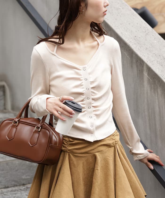 前褶皺領口剪裁上衣