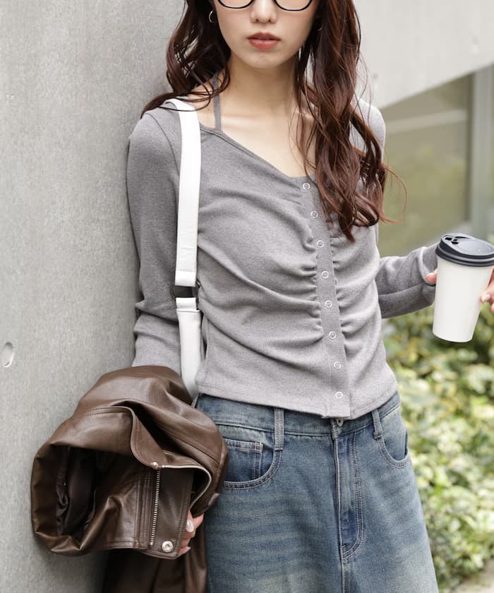 前褶皺領口剪裁上衣