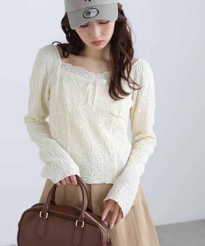 蕾絲縷邊提花長袖上衣