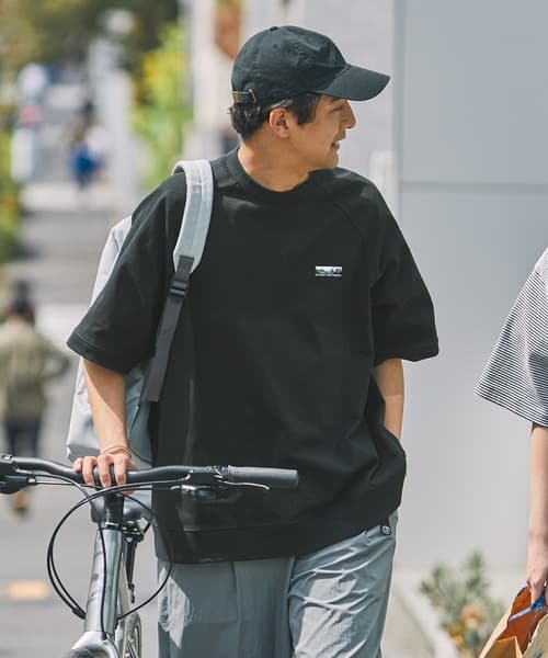 ブラック