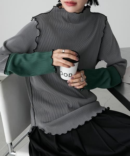 グレー