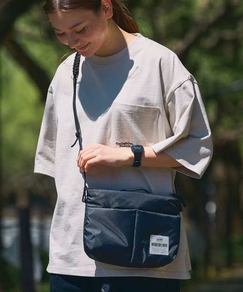 KiU 聯名限定 撥水 多口袋 柔軟側背包【THE CRAFT CREW PRODUCTS】