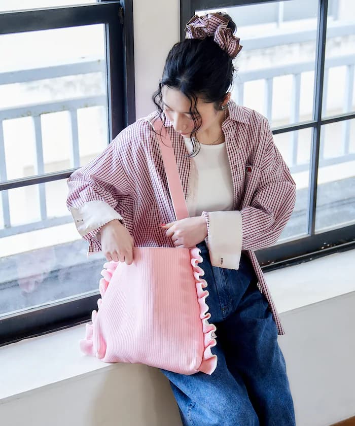 配色針織衫荷葉邊ワン側背包 限定展開