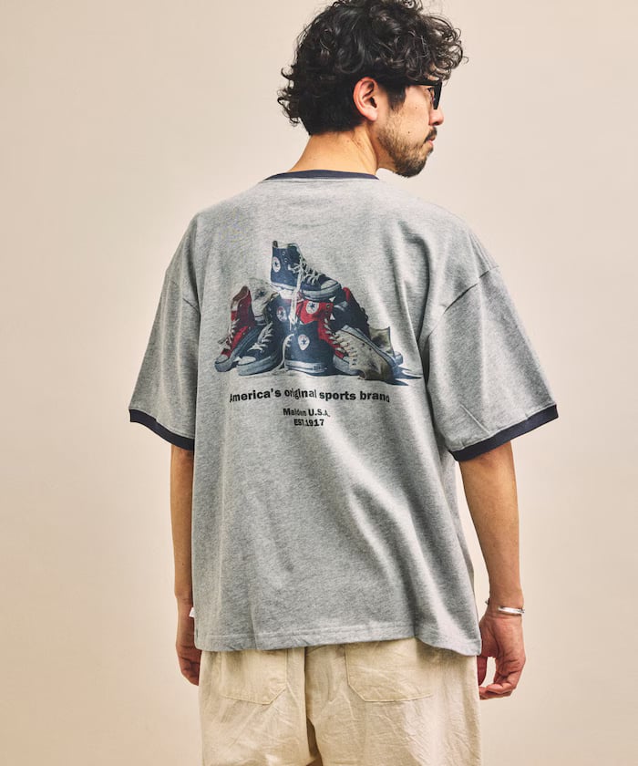 グレー