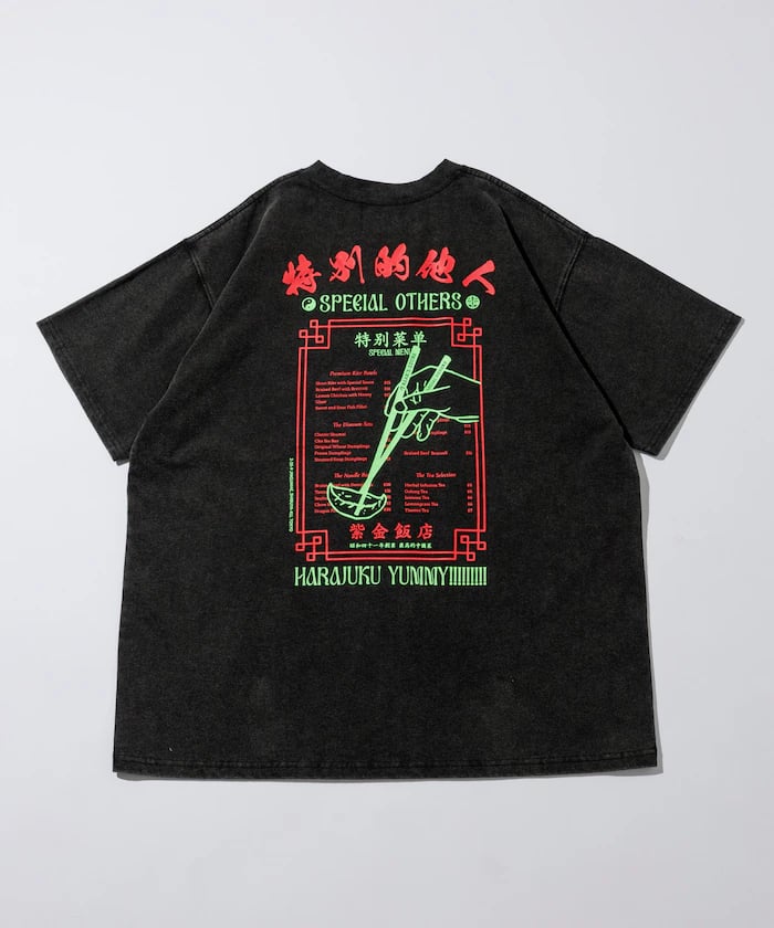 ブラック