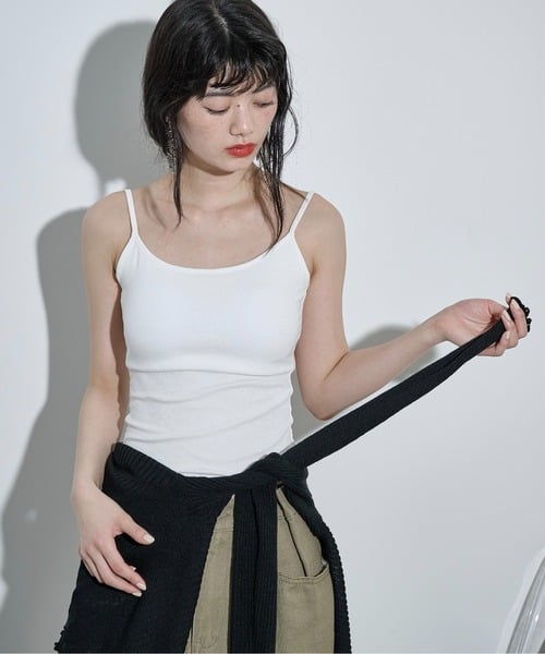 オフホワイト