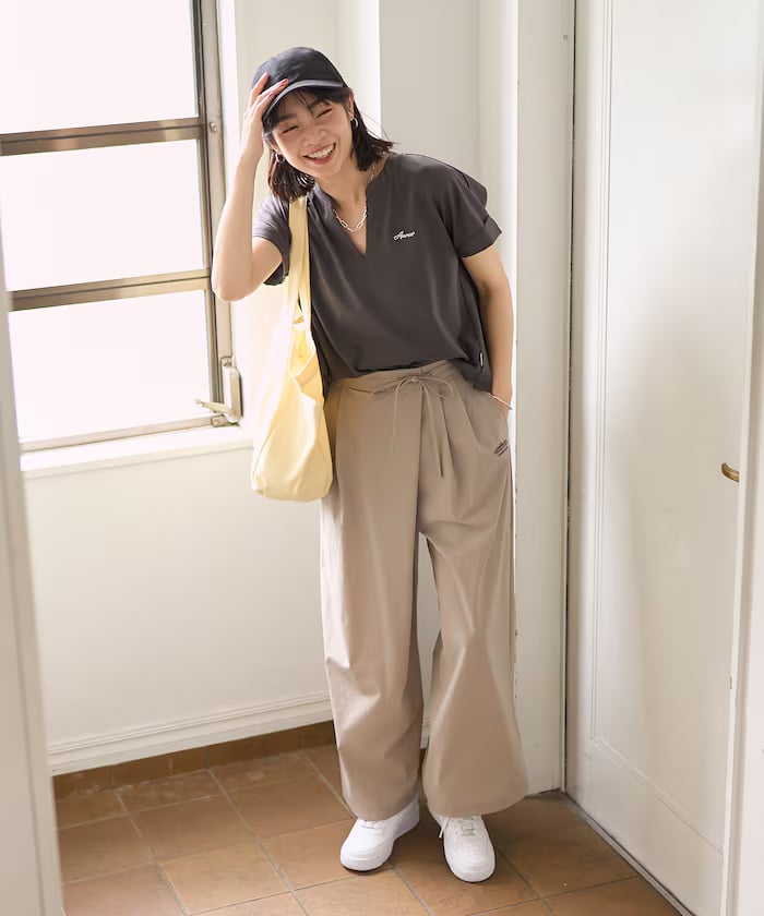 ベージュ