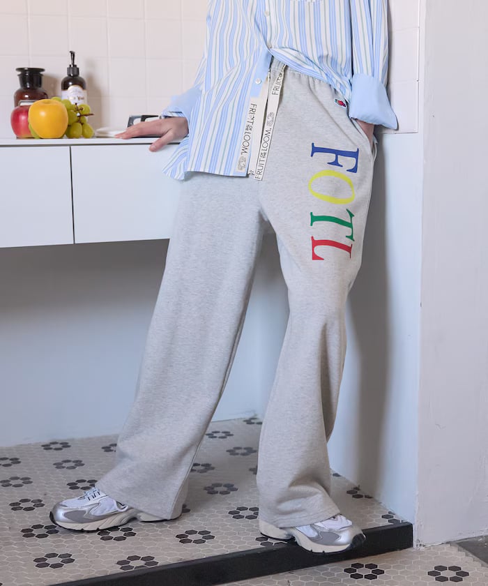 ライトグレー