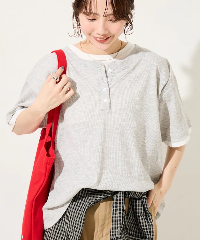 ライトグレー