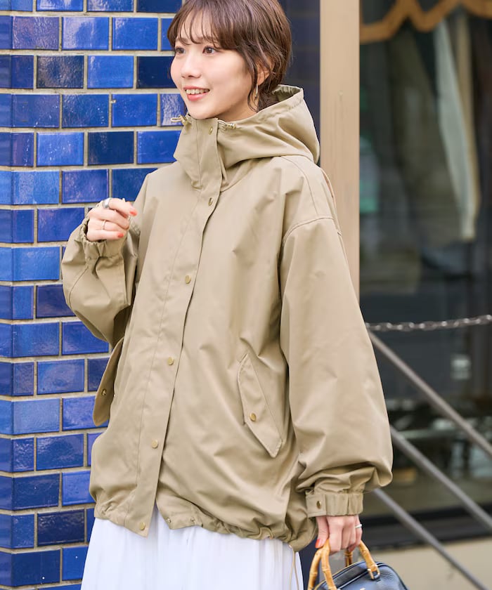 ベージュ